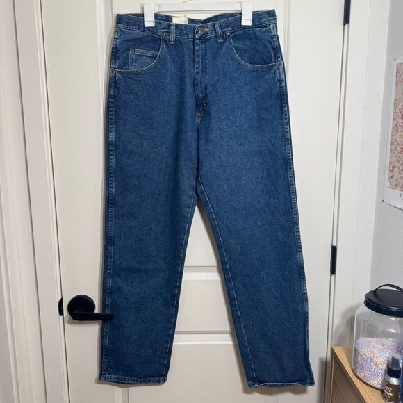 NWT Wrangler Medium Wash 36x32 Relaxed Fit Jeans - Picture 2 of 3